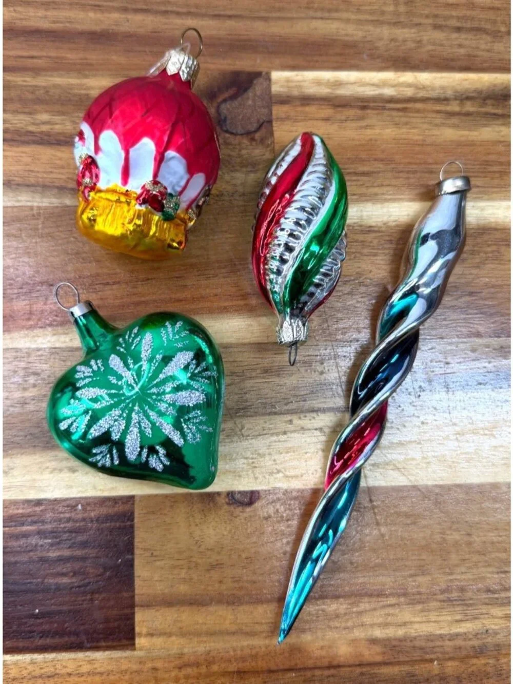 Lot of 4 vintage christmas tree ornaments